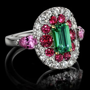 ring with emerald and diamond by Antwerp jeweller Joke Quick